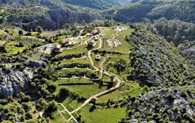 Milyos Hobbit Hotel