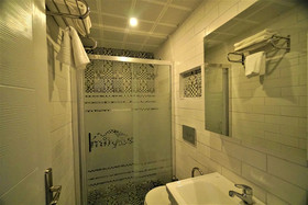 Milyos Hobbit Hotel