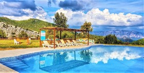 Milyos Hobbit Hotel