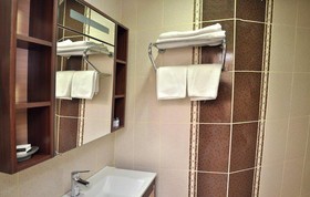 Adapalas Hotel