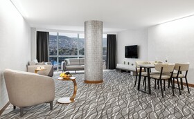 Lilium Hotel & Suites