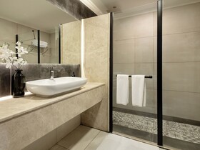 Lilium Hotel & Suites