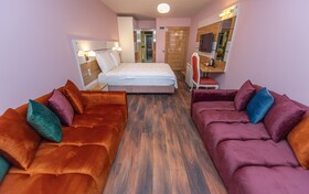 Tok Epik Hotel
