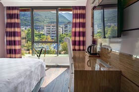 Tok Epik Hotel