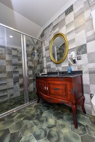 Tok Epik Hotel