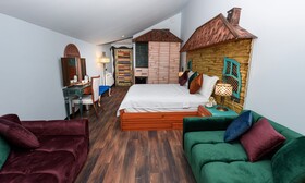 Tok Epik Hotel