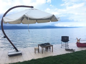 Villa Lake Paradise