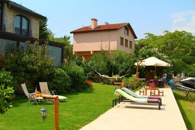 Villa Lake Paradise
