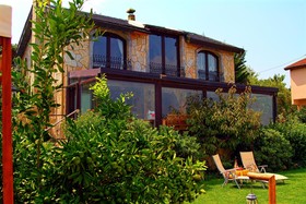 Villa Lake Paradise