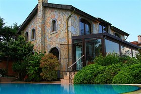 Villa Lake Paradise