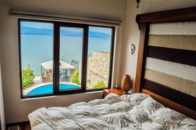 Villa Lake Paradise