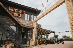 Willy's State Hotel