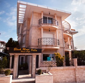 Blackmoon Villa Hotel
