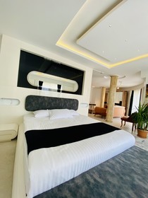Blackmoon Villa Hotel