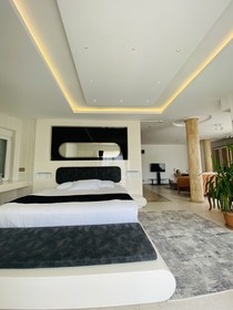 Blackmoon Villa Hotel