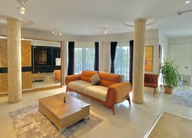 Blackmoon Villa Hotel
