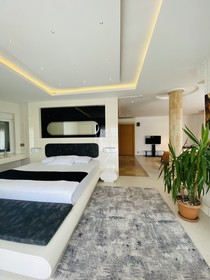 Blackmoon Villa Hotel