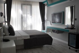 Midis Otel