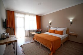Vinum Otel & Tennis Courts By Edrine Vine
