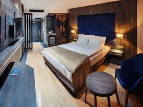 West Door Hotel