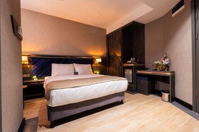 West Door Hotel
