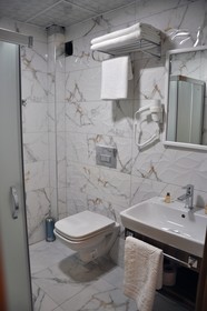 Saka Life Hotel