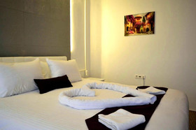 White Suite & Apartments