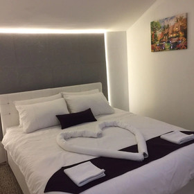 White Suite & Apartments