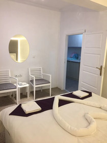White Suite & Apartments