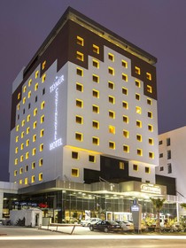 Teymur Continental Hotel & Convention Center
