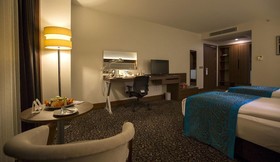 Teymur Continental Hotel & Convention Center