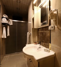 Azd House Hotel