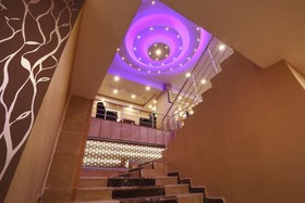 Azd House Hotel