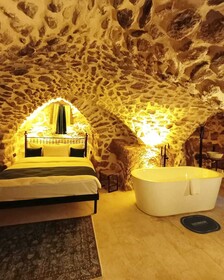 Tugmaner Small House Ajar