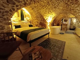Tugmaner Small House Ajar