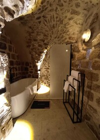 Tugmaner Small House Ajar