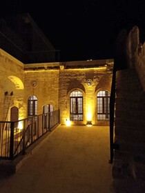 Tugmaner Small House Ajar