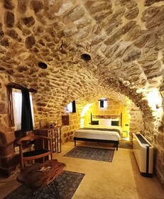 Tugmaner Small House Ajar