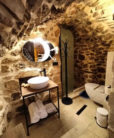 Tugmaner Small House Ajar