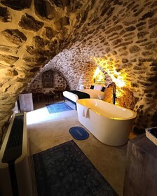 Tugmaner Small House Ajar