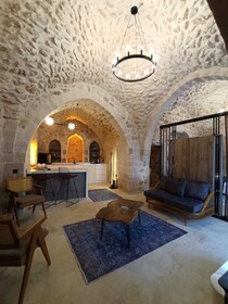 Tugmaner Small House Ajar
