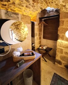 Tugmaner Small House Ajar