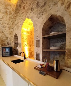 Tugmaner Small House Ajar