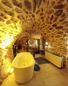 Tugmaner Small House Ajar
