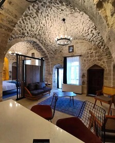 Tugmaner Small House Ajar
