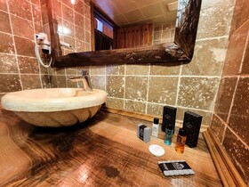 Reji Boutique Hotel