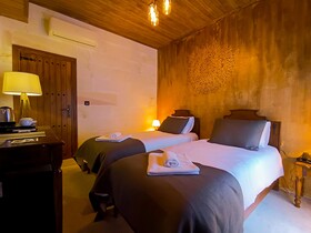 Reji Boutique Hotel