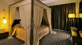 DoubleTree by Hilton Hotel Van