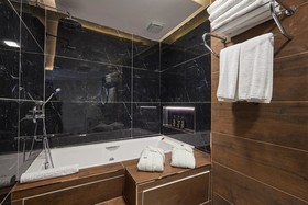 Operla Airport Hotels, Trademark Collection by Wyndham