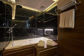 Operla Airport Hotels, Trademark Collection by Wyndham